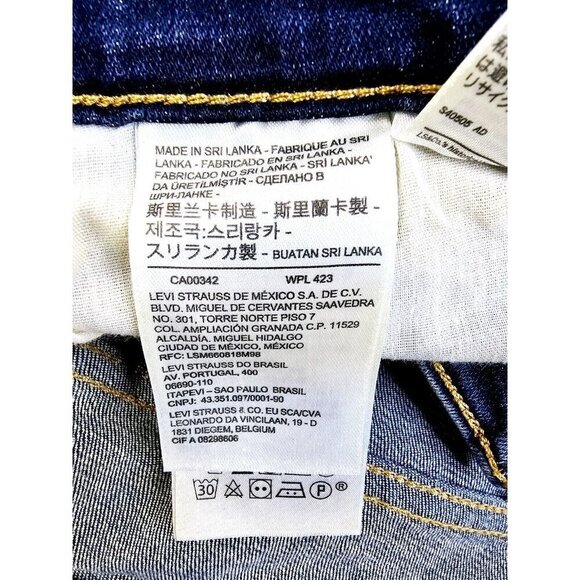 Levis Size 20W Womens Classic Straight 31" Inseam Blue Denim 5 Pocket Logo Jeans - Picture 14 of 14
